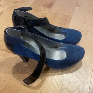 Me Too blue suede heels shoes sz 8